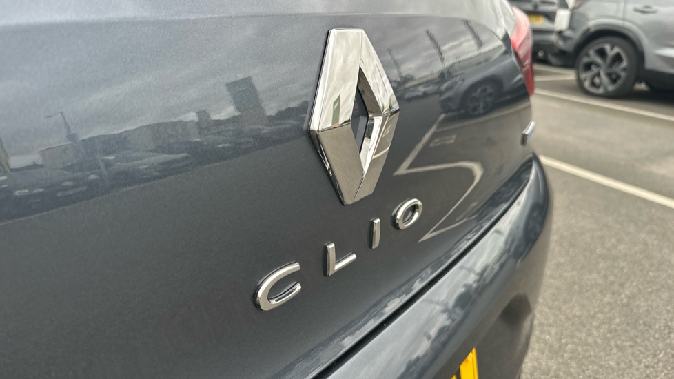Renault Clio 1.6 E-TECH Hybrid 140 Iconic Edition 5dr Auto Hybrid Hatchback - Image 30