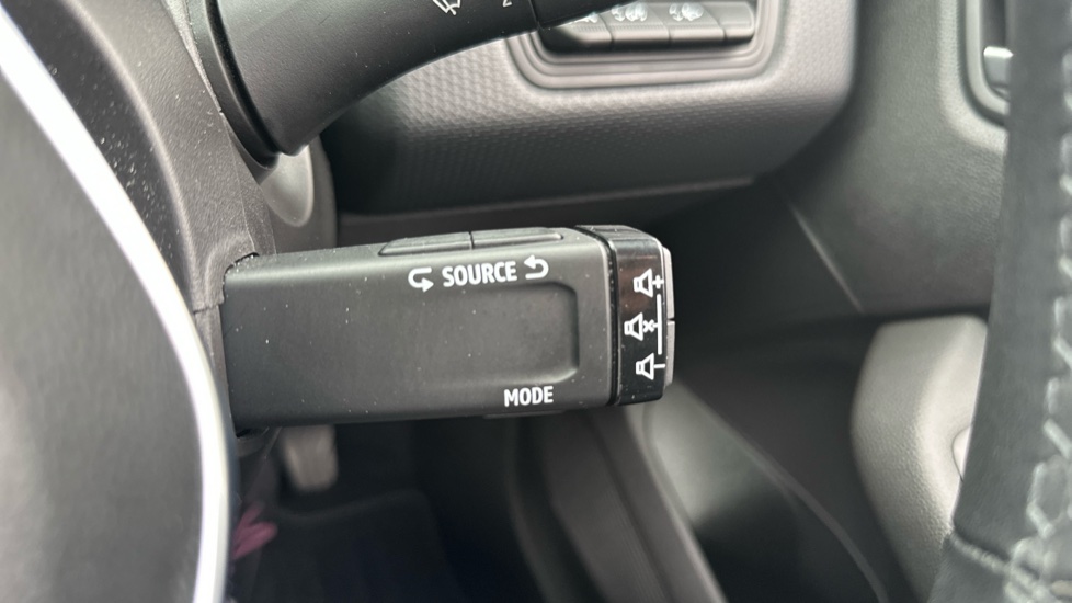 Renault Clio 1.6 E-TECH Hybrid 140 Iconic Edition 5dr Auto Hybrid Hatchback - Image 35