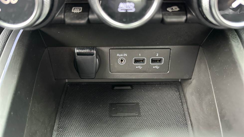 Renault Clio 1.6 E-TECH Hybrid 140 Iconic Edition 5dr Auto Hybrid Hatchback - Image 38