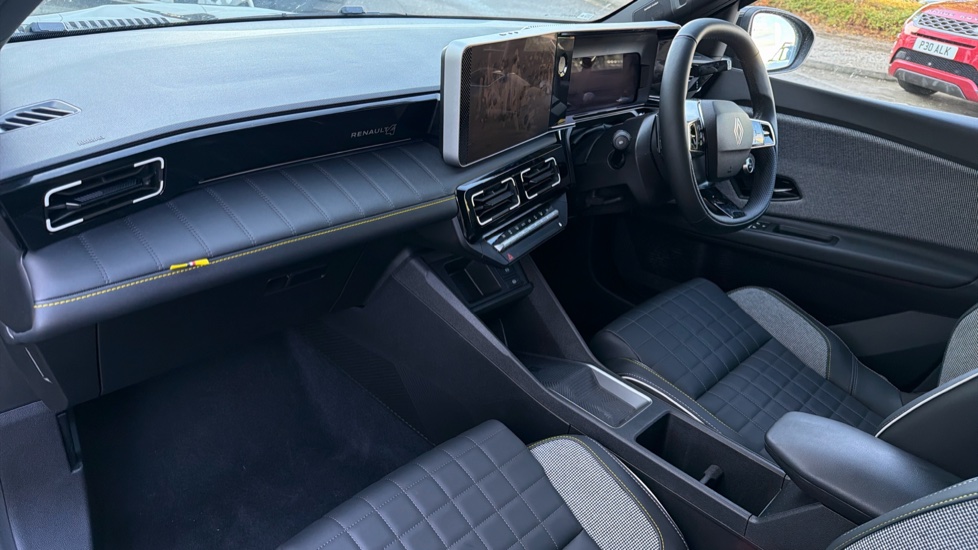 Renault 4 110kW Iconic+ 52kWh Comfort range 5dr Auto Electric Estate - Image 9