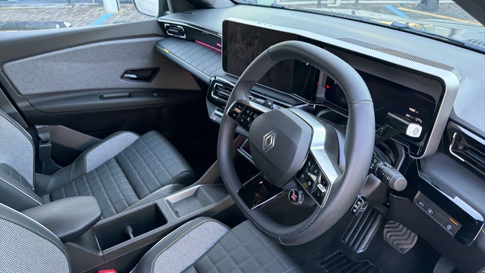 Renault 4 110kW Iconic+ 52kWh Comfort range 5dr Auto Electric Estate - Image 11