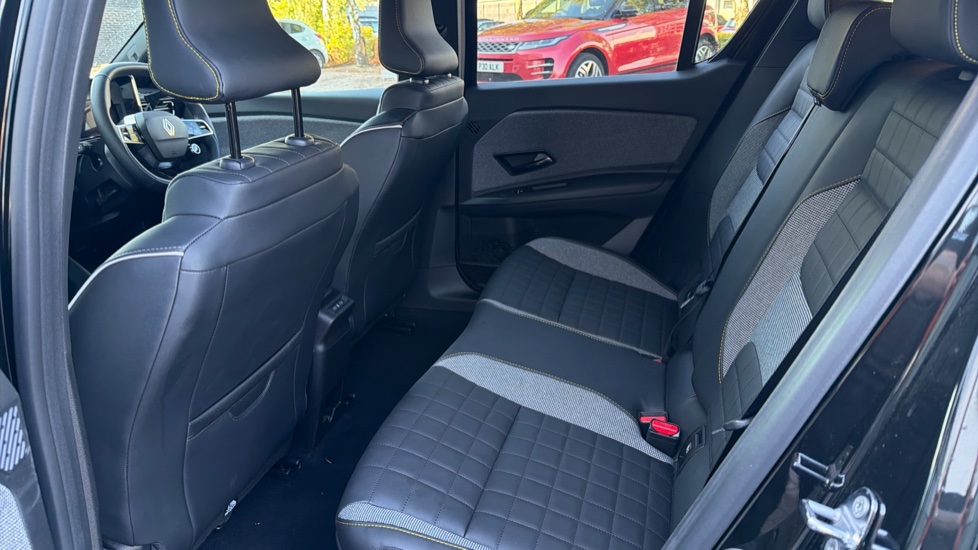Renault 4 110kW Iconic+ 52kWh Comfort range 5dr Auto Electric Estate - Image 16