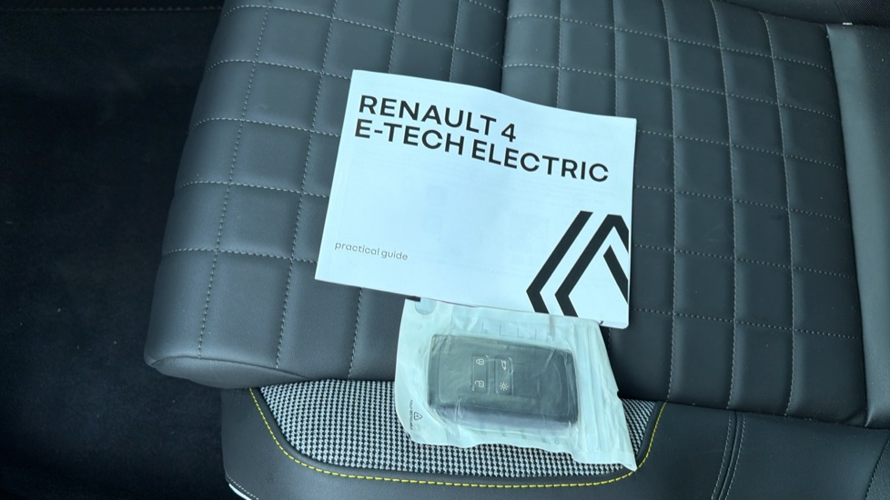 Renault 4 110kW Iconic+ 52kWh Comfort range 5dr Auto Electric Estate - Image 19