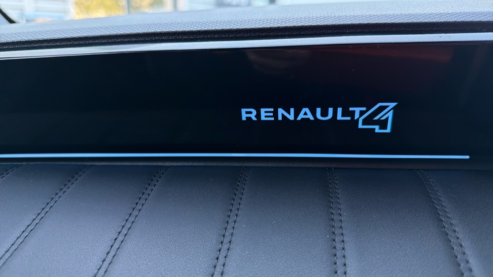 Renault 4 110kW Iconic+ 52kWh Comfort range 5dr Auto Electric Estate - Image 35