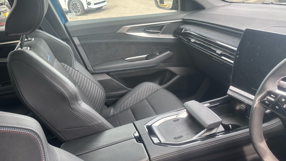 Renault Austral E-Tech Full Hybrid Techno Esprit Alpine 5dr Auto Hybrid Estate - Image 14