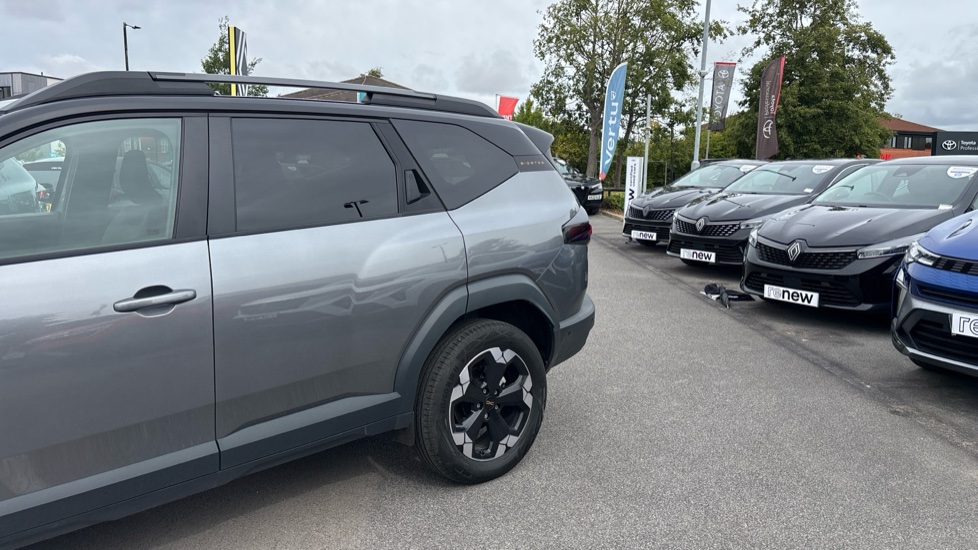 Dacia Bigster 1.8 Hybrid 155 Extreme 5dr Auto Hybrid Estate - Image 27
