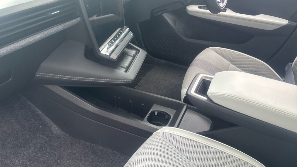 Renault Scenic E-Tech 160kW Iconic 87kWh Long Range 5dr Auto Electric Estate - Image 13