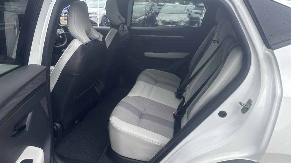 Renault Scenic E-Tech 160kW Iconic 87kWh Long Range 5dr Auto Electric Estate - Image 16