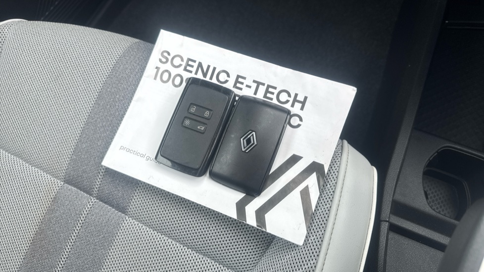 Renault Scenic E-Tech 160kW Iconic 87kWh Long Range 5dr Auto Electric Estate - Image 19