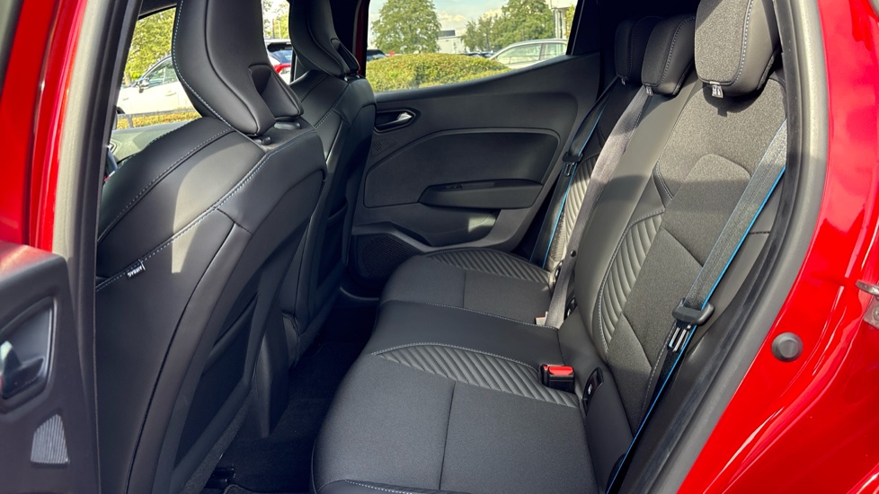 Renault Clio 1.6 E-TECH full hybrid 145 Esprit Alpine 5dr Auto Hybrid Hatchback - Image 16