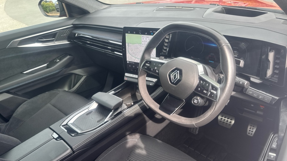 Renault Austral E-Tech FHEV Iconic Esprit Alpine 5dr Auto 4C Hybrid Estate - Image 11