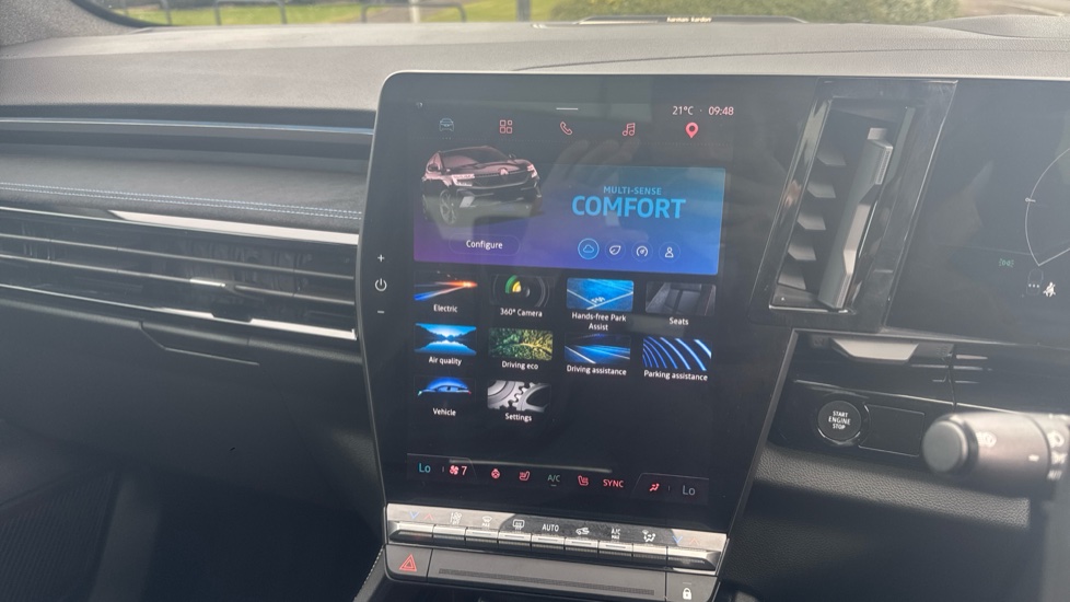 Renault Austral E-Tech FHEV Iconic Esprit Alpine 5dr Auto 4C Hybrid Estate - Image 12