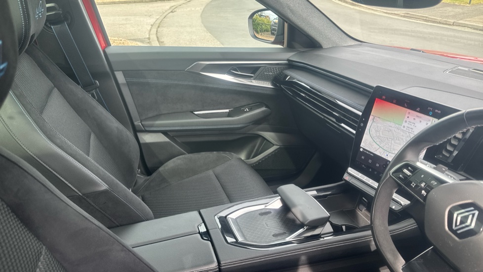Renault Austral E-Tech FHEV Iconic Esprit Alpine 5dr Auto 4C Hybrid Estate - Image 14