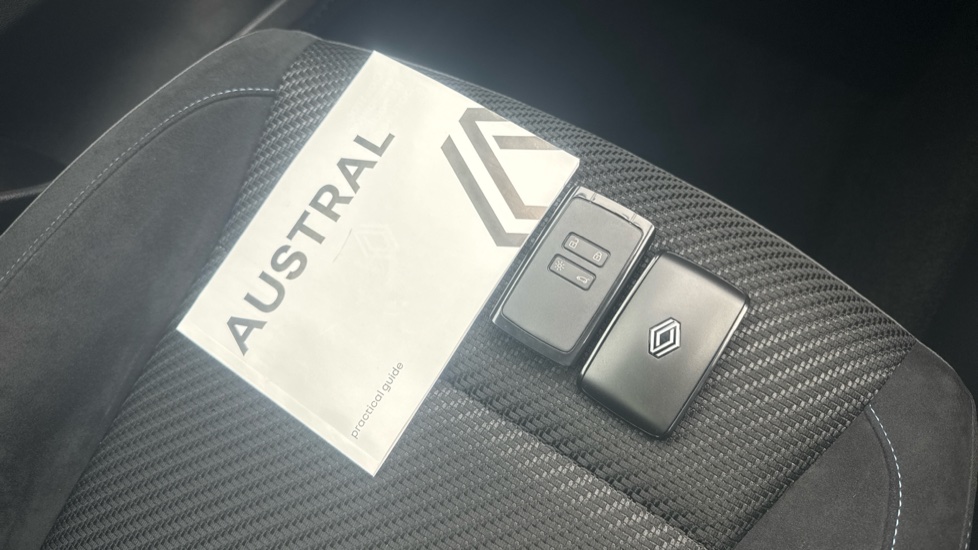 Renault Austral E-Tech FHEV Iconic Esprit Alpine 5dr Auto 4C Hybrid Estate - Image 19
