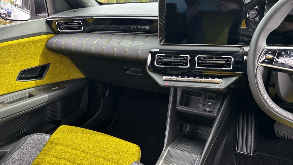 Renault 5 110kW Iconic Five + Comfort Range 52kWh 5dr Auto Electric Hatchback - Image 14