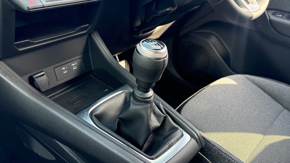 Renault Captur 1.0 TCE 90 Techno 5dr Petrol Hatchback - Image 13