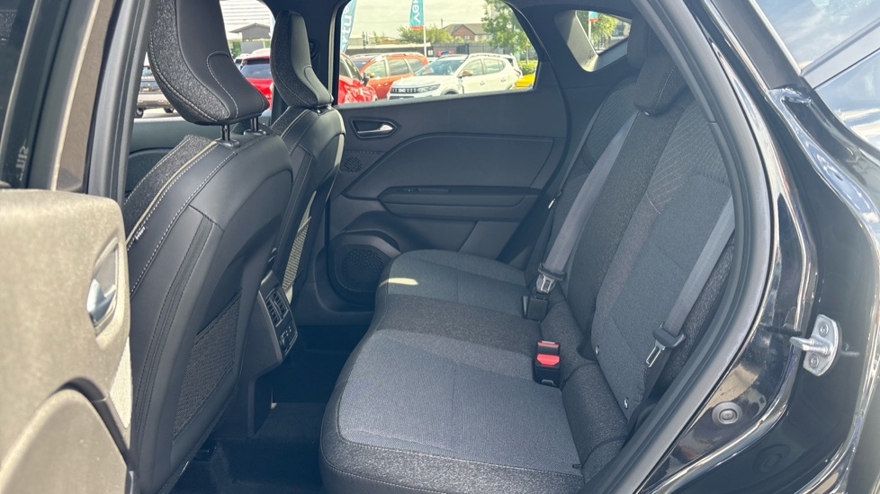 Renault Captur 1.0 TCE 90 Techno 5dr Petrol Hatchback - Image 16