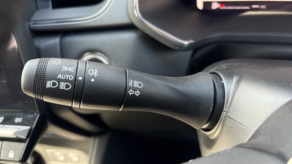Renault Captur 1.0 TCE 90 Techno 5dr Petrol Hatchback - Image 24