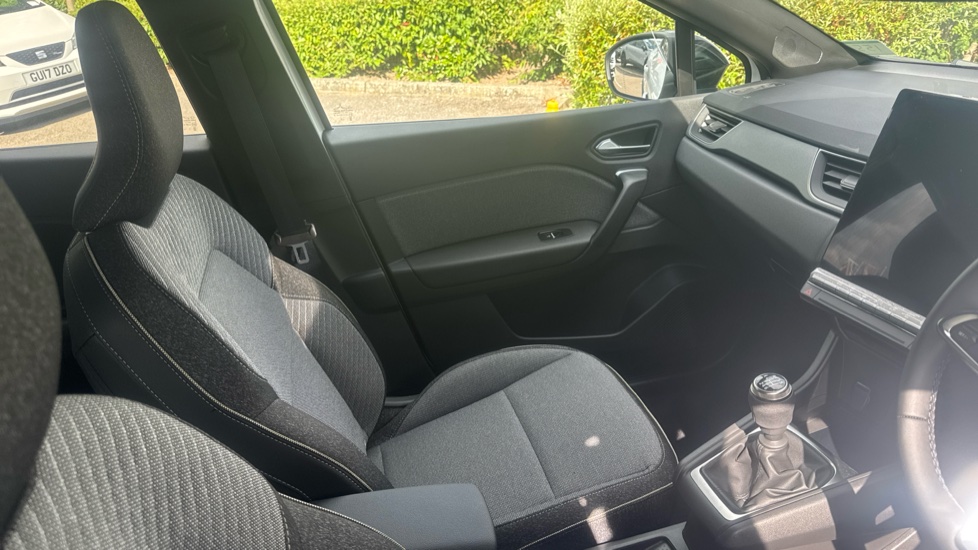 Renault Captur 1.0 TCE 90 Techno 5dr Petrol Hatchback - Image 14