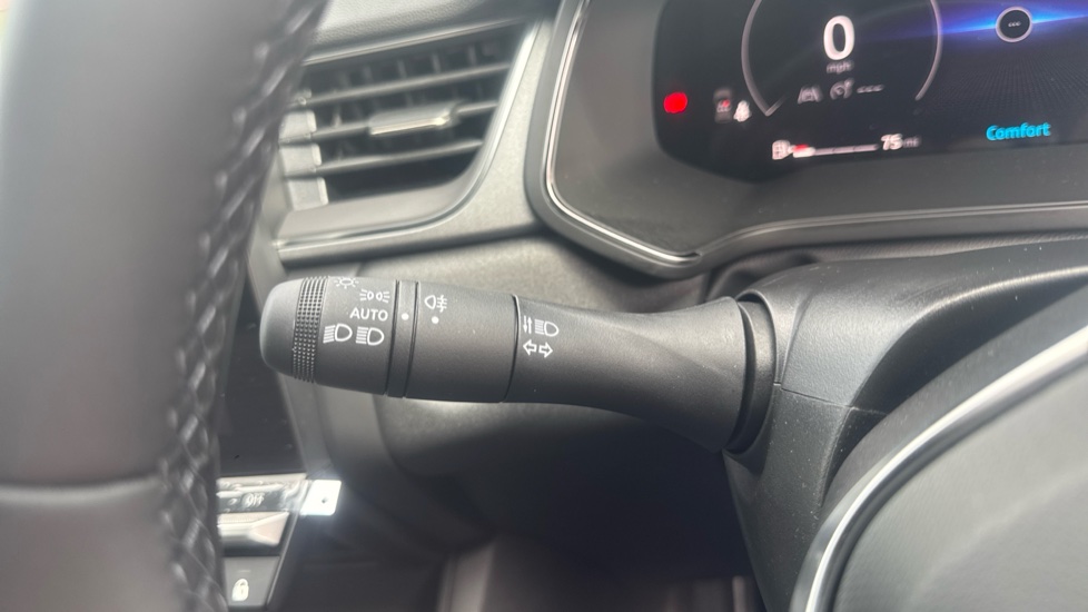 Renault Captur 1.0 TCE 90 Techno 5dr Petrol Hatchback - Image 22