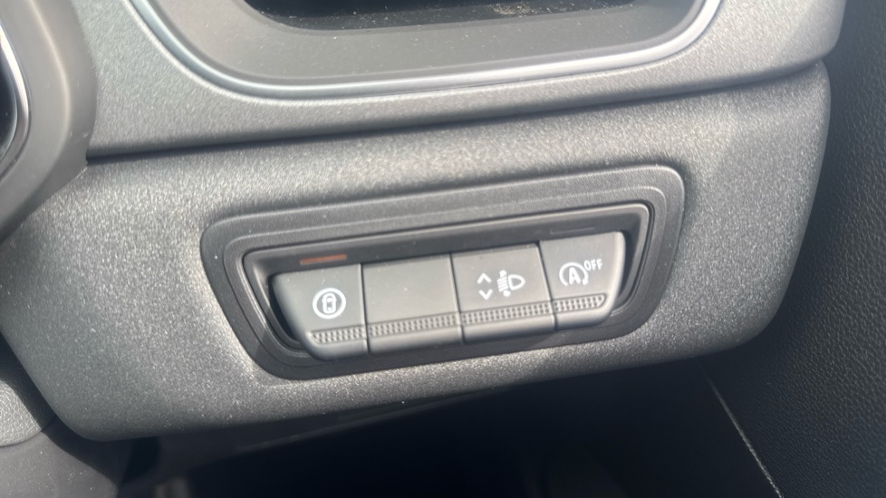 Renault Captur 1.0 TCE 90 Techno 5dr Petrol Hatchback - Image 23