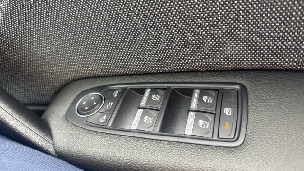 Renault Captur 1.0 TCE 90 Techno 5dr Petrol Hatchback - Image 24