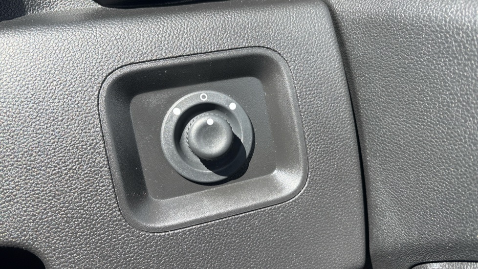 Dacia Duster 1.3 TCe 130 Expression 5dr Petrol Estate - Image 23