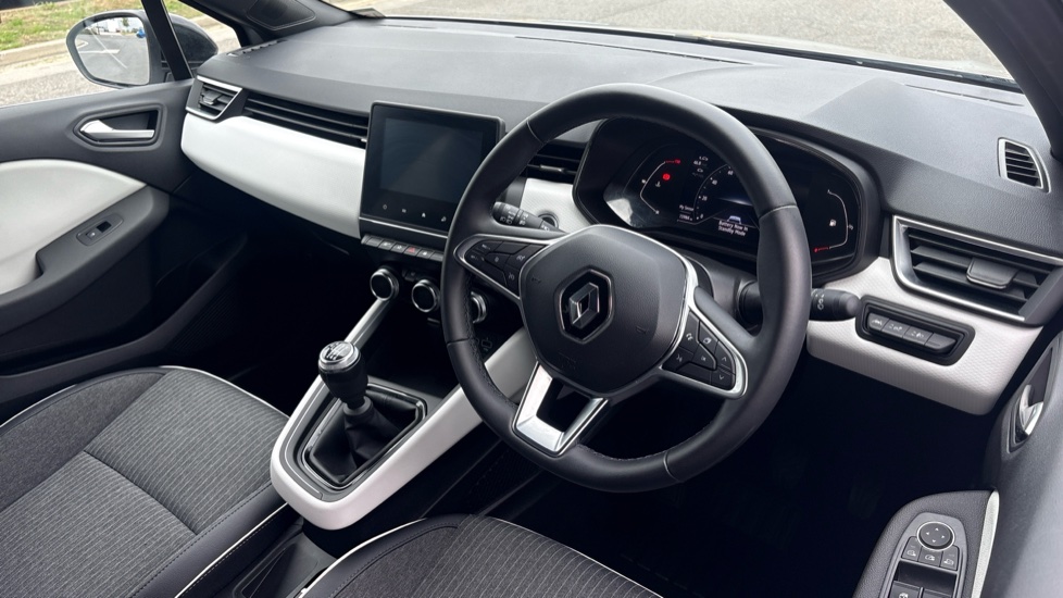 Renault Clio 1.0 TCe 90 Techno 5dr Petrol Hatchback - Image 11