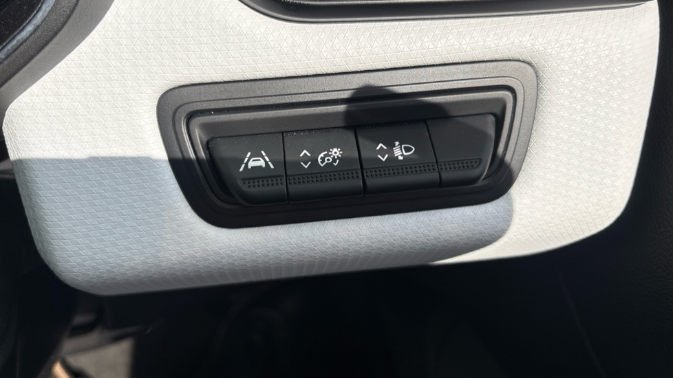 Renault Clio 1.0 TCe 100 S Edition 5dr Petrol Hatchback - Image 23