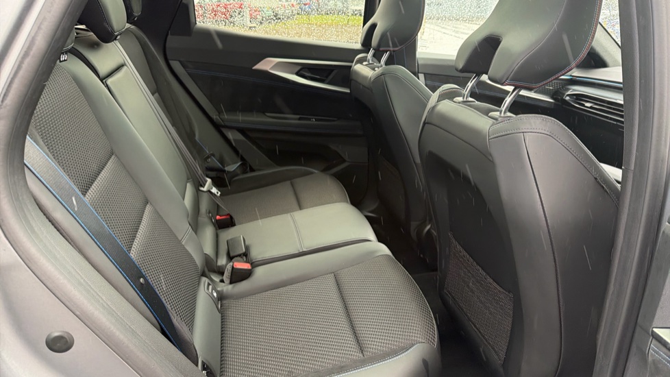 Renault Austral E-Tech Full Hybrid Iconic Esprit Alpine 5dr Auto Hybrid Estate - Image 16