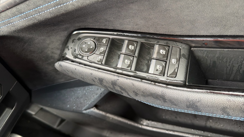 Renault Austral E-Tech Full Hybrid Iconic Esprit Alpine 5dr Auto Hybrid Estate - Image 33