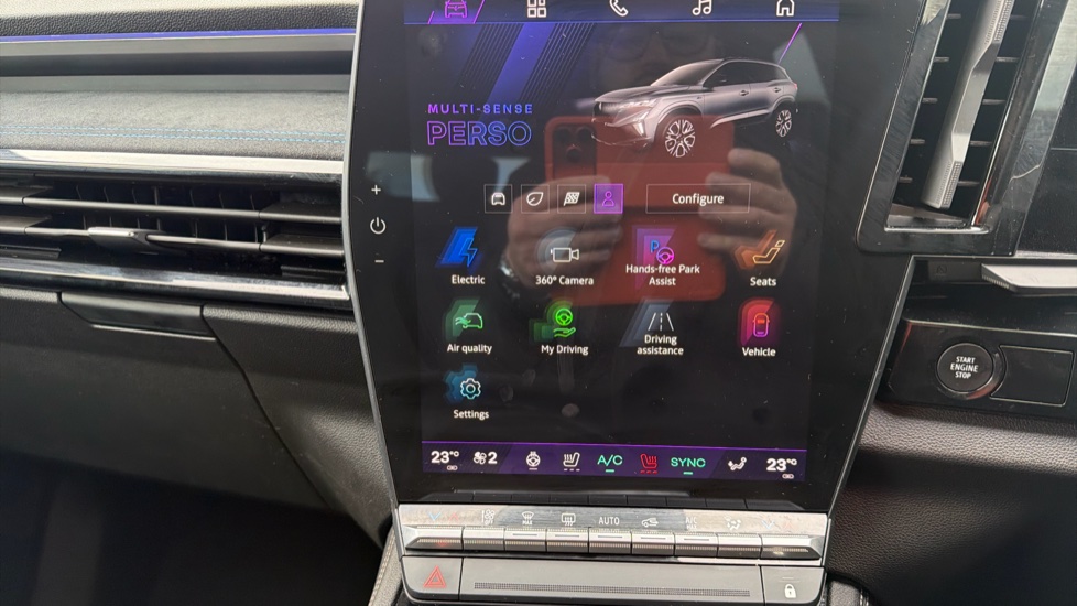 Renault Austral E-Tech Full Hybrid Iconic Esprit Alpine 5dr Auto Hybrid Estate - Image 39