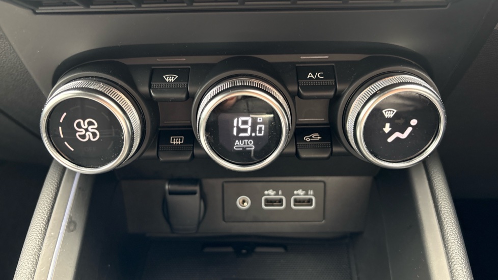 Renault Clio 1.6 E-TECH full hybrid 145 Esprit Alpine 5dr Auto Hybrid Hatchback - Image 32