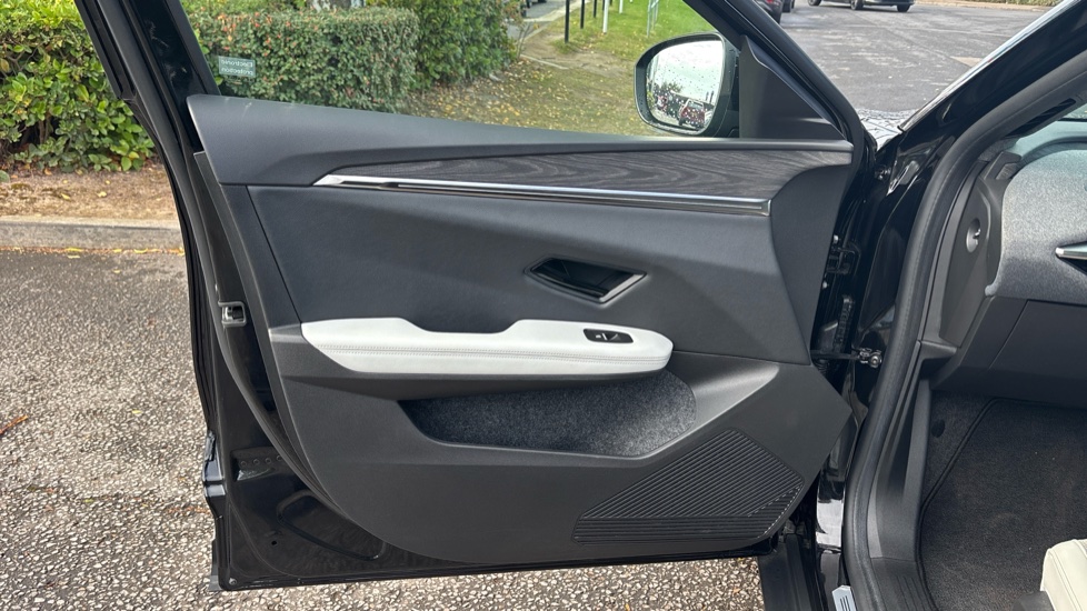 Renault Scenic E-Tech 160kW Iconic 87kWh Long Range 5dr Auto Electric Estate - Image 21