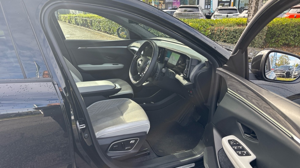 Renault Scenic E-Tech 160kW Iconic 87kWh Long Range 5dr Auto Electric Estate - Image 29