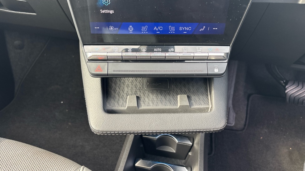 Renault Scenic E-Tech 160kW Iconic 87kWh Long Range 5dr Auto Electric Estate - Image 38