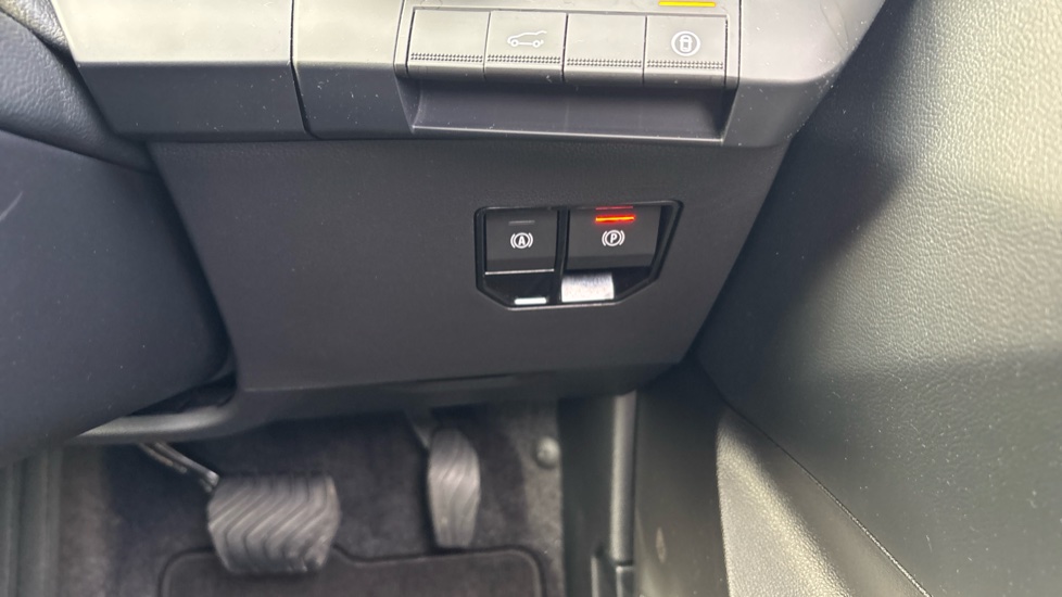 Renault Scenic E-Tech 160kW Iconic 87kWh Long Range 5dr Auto Electric Estate - Image 41