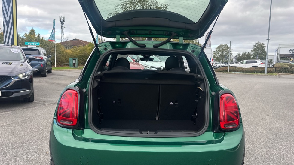 MINI Hatchback 135kW Cooper S Level 3 33kWh 3dr Auto Electric Hatchback - Image 4