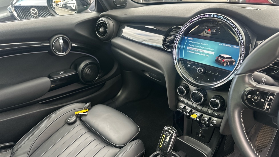 MINI Hatchback 135kW Cooper S Level 3 33kWh 3dr Auto Electric Hatchback - Image 14