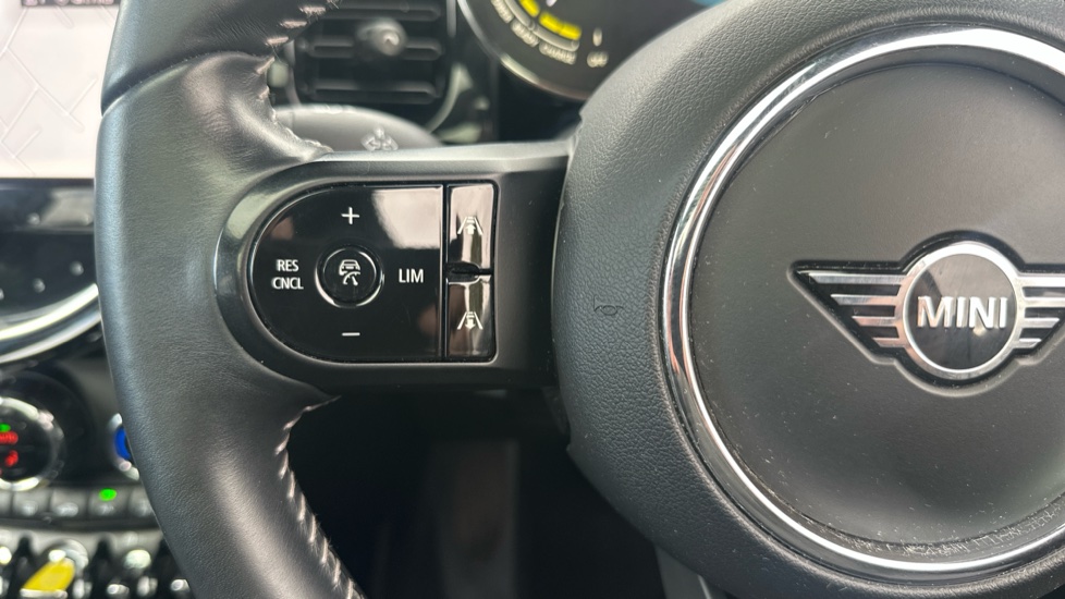 MINI Hatchback 135kW Cooper S Level 3 33kWh 3dr Auto Electric Hatchback - Image 21