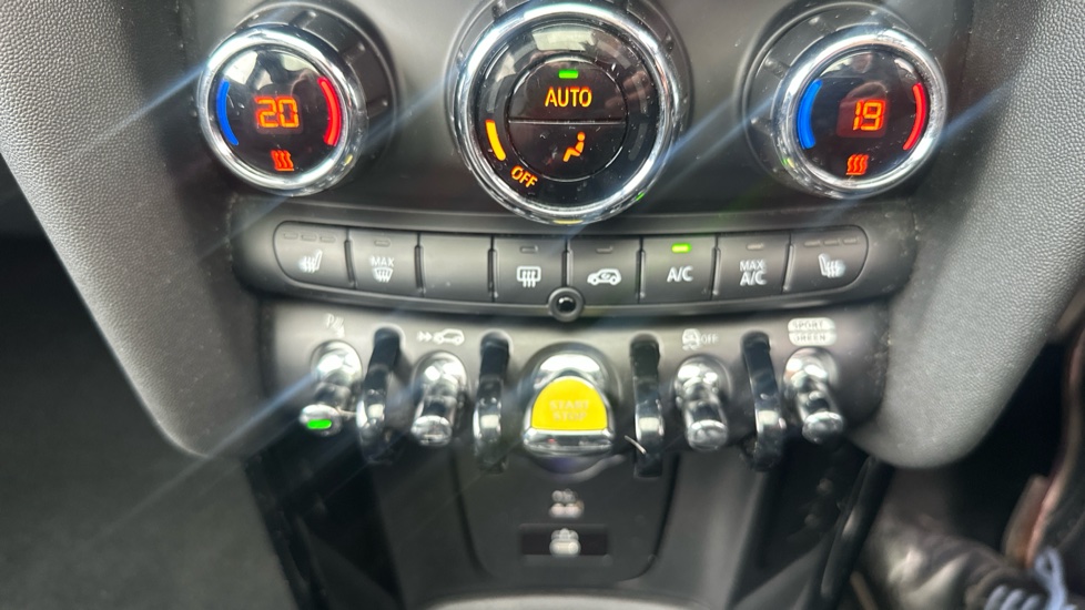 MINI Hatchback 135kW Cooper S Level 3 33kWh 3dr Auto Electric Hatchback - Image 33
