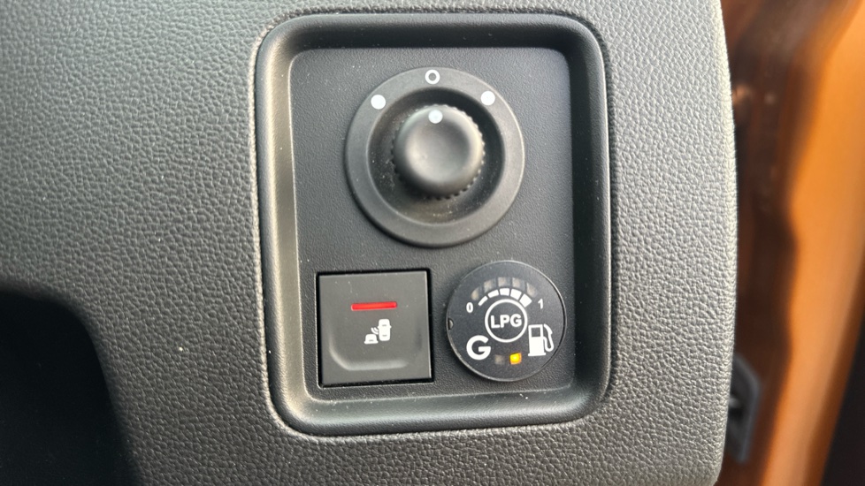 Dacia Duster 1.0 TCe 100 Prestige 5dr Bi Fuel Estate - Image 24