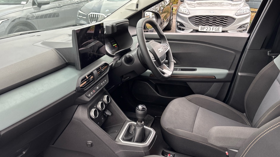 Dacia Jogger 1.0 TCe Extreme 5dr Petrol Estate - Image 9