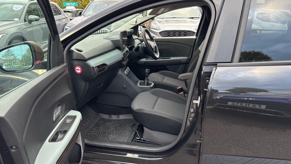 Dacia Jogger 1.0 TCe Extreme 5dr Petrol Estate - Image 42
