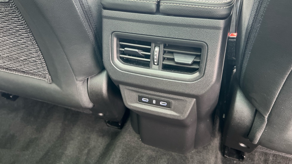 Renault Austral E-Tech FHEV Iconic Esprit Alpine 5dr Auto Hybrid Estate - Image 10