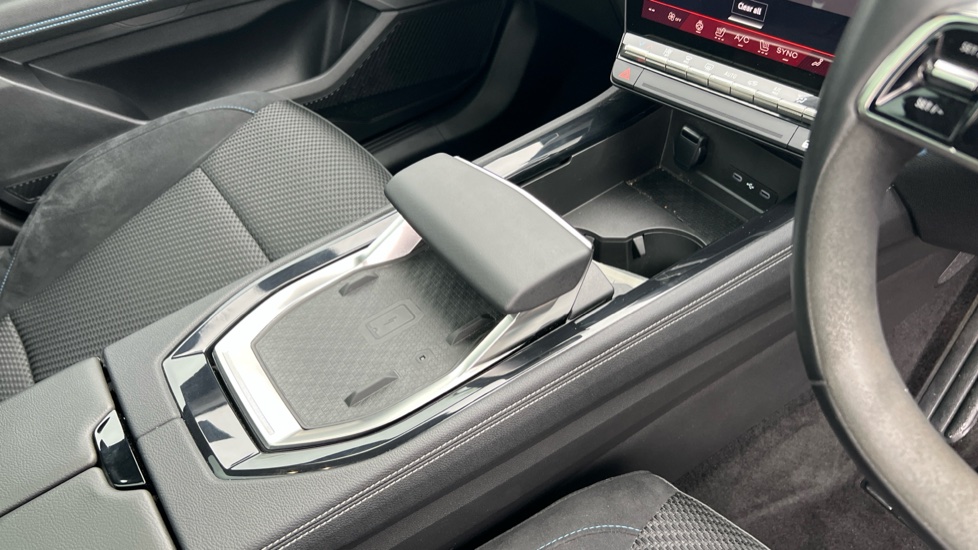 Renault Austral E-Tech FHEV Iconic Esprit Alpine 5dr Auto Hybrid Estate - Image 13