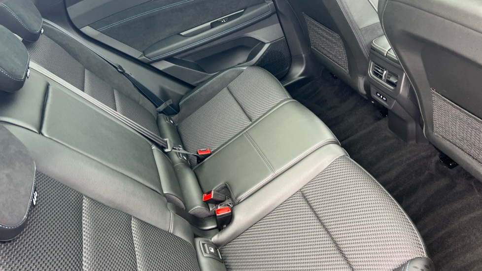 Renault Austral E-Tech FHEV Iconic Esprit Alpine 5dr Auto Hybrid Estate - Image 16