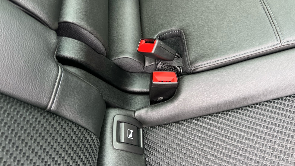 Renault Austral E-Tech FHEV Iconic Esprit Alpine 5dr Auto Hybrid Estate - Image 17