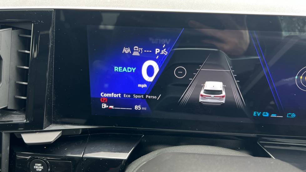 Renault Austral E-Tech FHEV Iconic Esprit Alpine 5dr Auto Hybrid Estate - Image 26