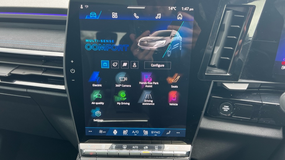 Renault Austral E-Tech FHEV Iconic Esprit Alpine 5dr Auto Hybrid Estate - Image 29